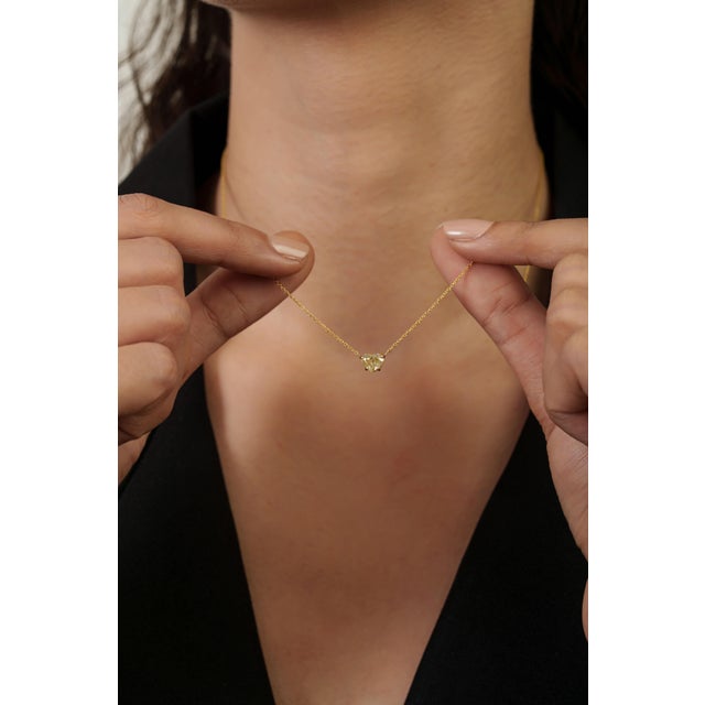 Prong-Set 1Carat Natural Yellow Diamond Heart Necklace in 18k Yellow Gold For Sale - Image 4 of 17