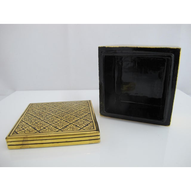 Burmese Gold Leaf & Black Lacquer Geometric Flower Pattern Trinket Box With Lid For Sale - Image 4 of 9