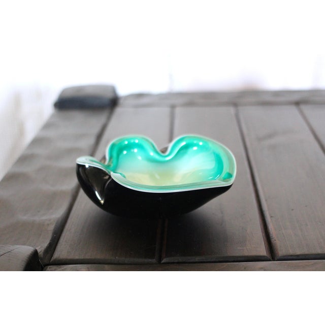 MCM Barbini Murano Biomorphic Green, Black, and White Catchall or Ashtray For Sale - Image 9 of 11