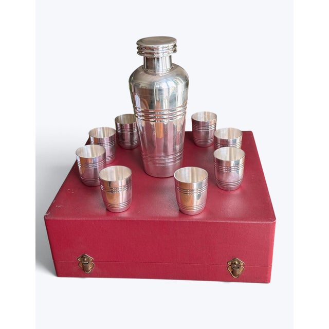 Art Deco Cocktail Shaker and Silver-Plated Glasses with Ondulation Pattern from Silversmith Saint Médard, France, 1930s, Set of 9 For Sale - Image 3 of 10