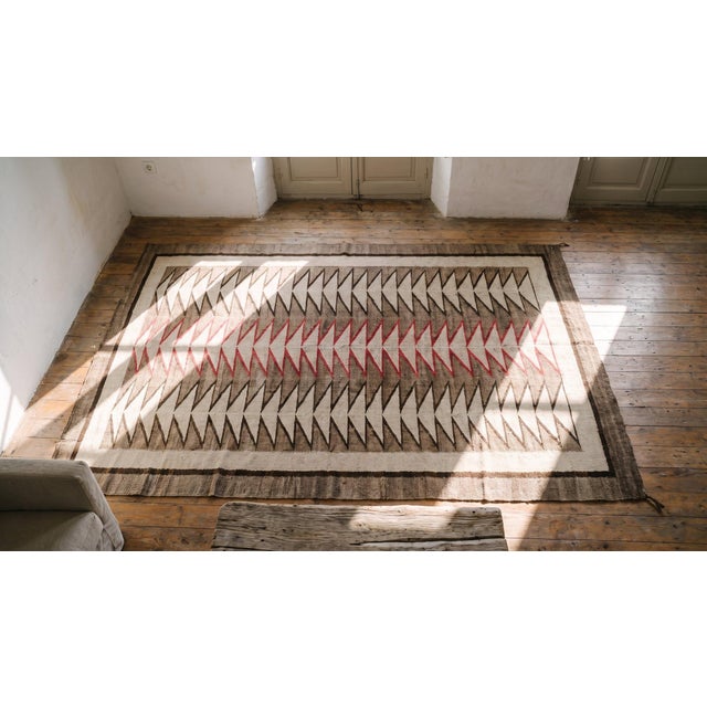1920s Gray Geometric Tribal Antique American Navajo Rug 4'9" X 7'7" Flatweave Wool Carpet For Sale - Image 12 of 13