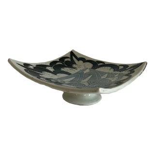 Vintage Nc Blue and White Vintage Pottery Footed Tray For Sale