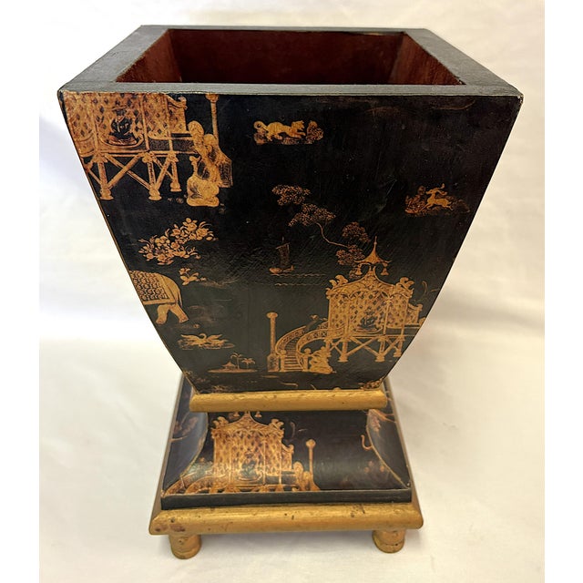 Timeless vintage cache pot from the late 20th century. It is made of wood with applied chinoiserie designs in a gold color...
