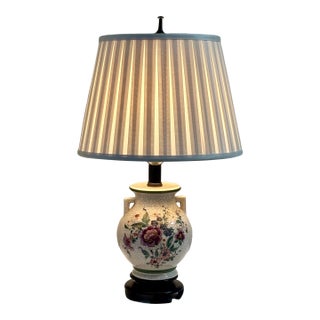 1970s Vintage Chinoiserie Table Lamp With Silk Shade For Sale