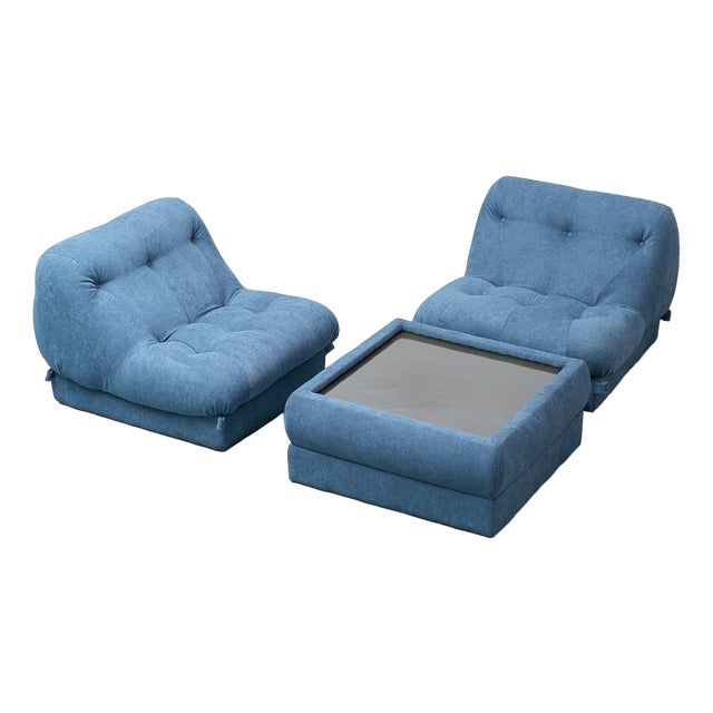 Vintage Lounge Chairs with Coffee Table in Blue Fabric, 1970s, Set of 3 For Sale