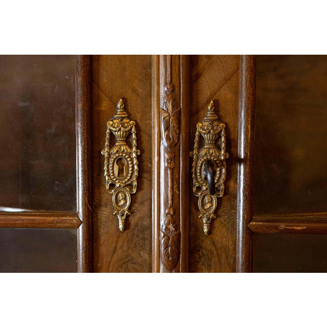 Brown Dutch Rococo Revival 1890s Bombé Vitrine Display Cabinet with Carved Medallion For Sale - Image 8 of 11