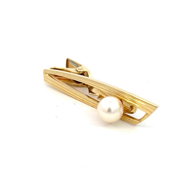 Mikimoto Estate Akoya Pearl Tie Clip 45 mm 14k Y Gold 7.70 mm M369 This elegant Authentic Mikimoto Estate Akoya pearl tie...