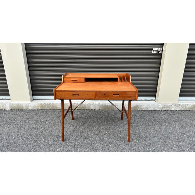 Mid-Century Modern Small Teak Desk by Arne Wahl Iversen for Vinde Møbelfabrik For Sale - Image 3 of 9