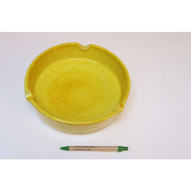 Italian Modernist Yellow Ceramic Ashtray by Raymor For Sale In New York - Image 6 of 11