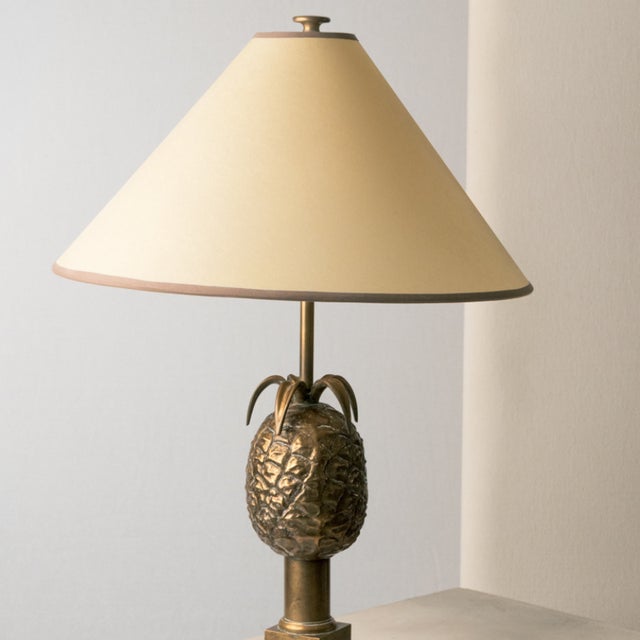 1960s Hollywood Regency Golden Pineapple Lamp from Maison Charles, 1960s For Sale - Image 5 of 5