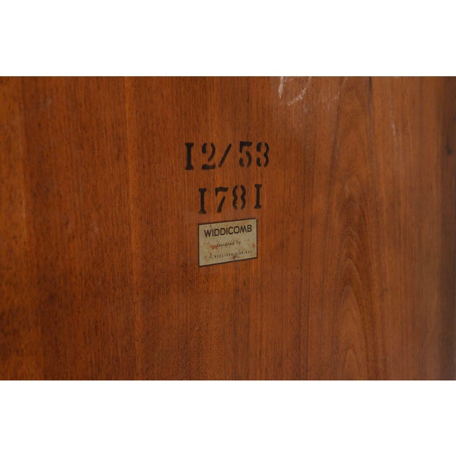 Wood t.h. Robsjohn-Gibbings for Widdicomb Model 1781 Two-Tier Lamp Table, 1953 For Sale - Image 7 of 7