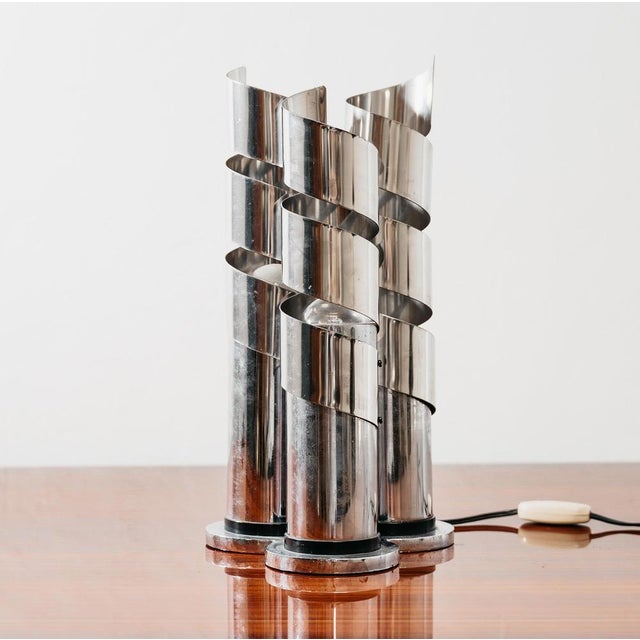 Design Chromed Steel Spiral Table Lamp - Attributed to Max Sauze, 1970s Elegant table lamp in chrome-plated steel,...