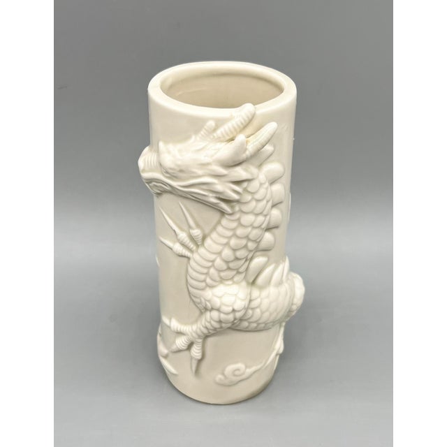 Fitz and Floyd 1970s Fitz & Floyd Blanc De Chine Ceramic Dragon Vase – Asian Style High Relief Cylinder For Sale - Image 4 of 11