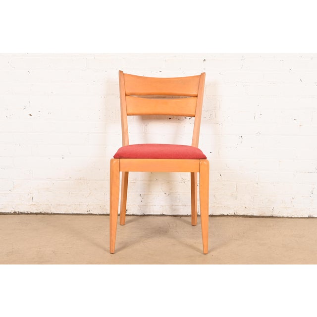 A gorgeous Mid-Century Modern side chair, desk chair, or dining chair By Heywood Wakefield USA, 1950s Solid sculpted maple...