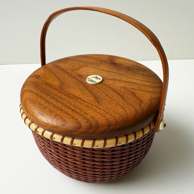 Tan Vintage Signed Nantucket Lightship Basket – Handcrafted With Dolphin Lid, Bone Handle & Geometric Pattern For Sale - Image 8 of 12