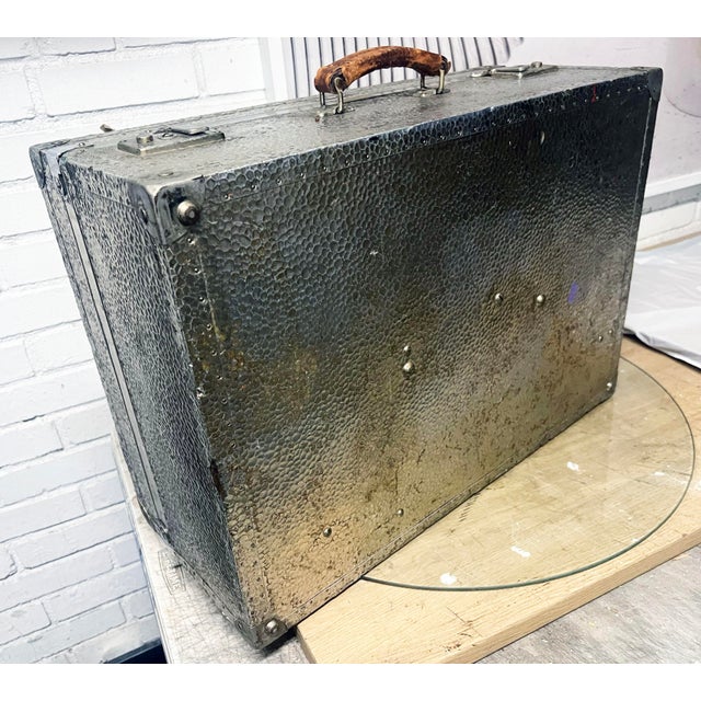 German Hammered Metal Photographers Camera Suit Case 1950 For Sale - Image 10 of 13