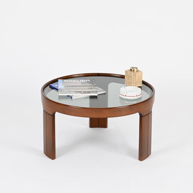 Italian Round Coffee Table in Walnut with Smoked Glass Top from Molteni, 1960s For Sale - Image 11 of 14