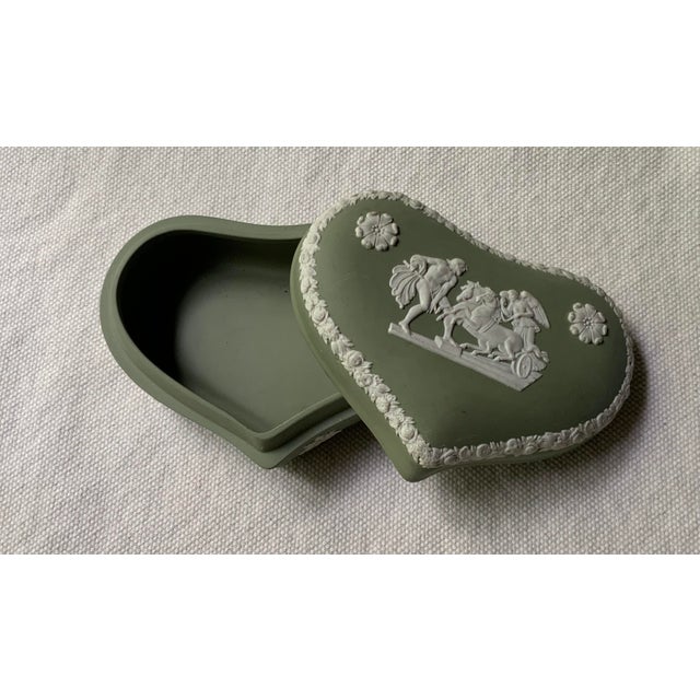 1950s Wedgwood Green Jasperware Heart Box For Sale - Image 6 of 12