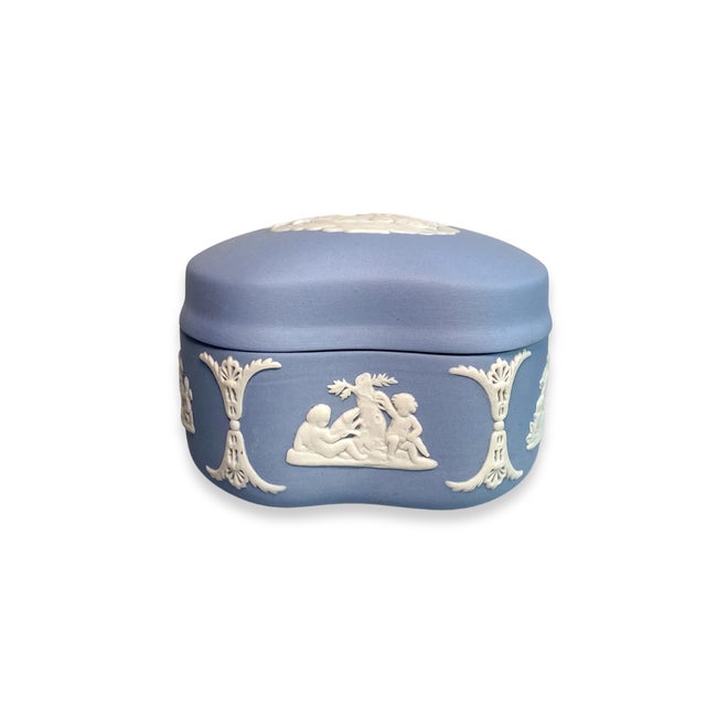 English Vintage Wedgwood Blue Jasperware Chariot Lidded Trinket Box | Classical Relief For Sale - Image 3 of 8
