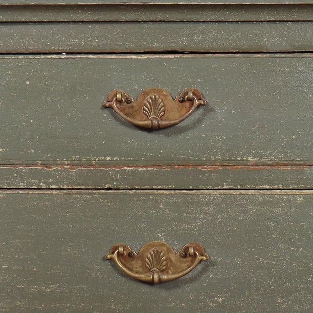 English Painted Chest of Drawers in Pine For Sale - Image 6 of 11