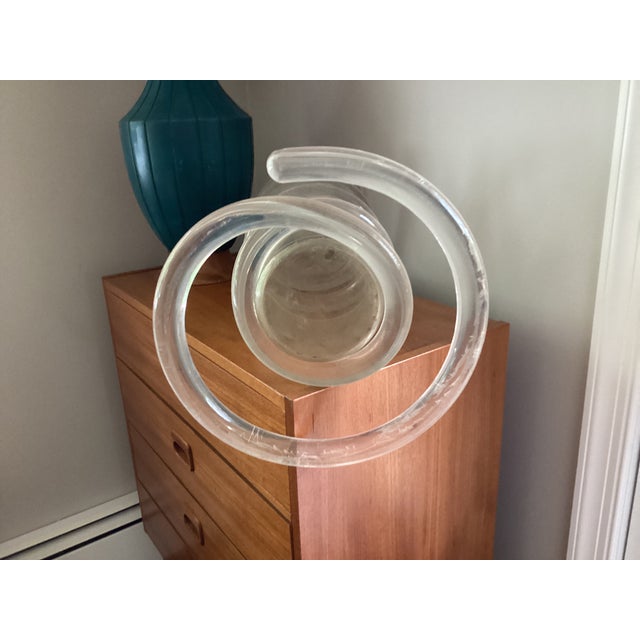 1960s Lucite Acrylic Modern Cylindrical Coil Shape Umbrella Stand Styled After Dorothy Thorpe For Sale - Image 11 of 13