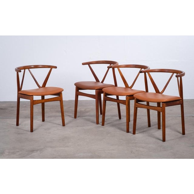 Bruno Hansen Model 255 Dining Chairs by Henning Kjærnulf for Bruno Hansen, Denmark, 1960s, Set of 4 For Sale - Image 4 of 13