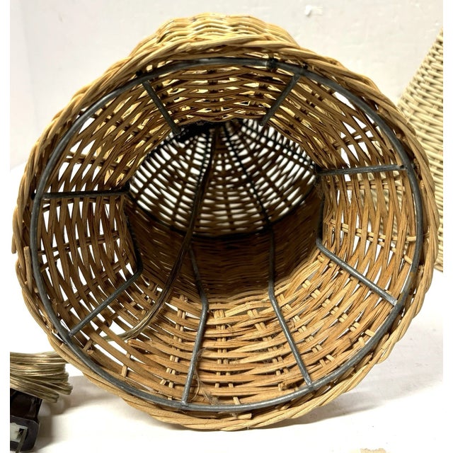 Vintage Mid-Century Modern Wicker Table Lamp For Sale - Image 6 of 7