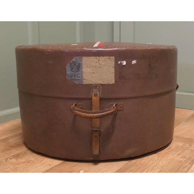 Large Theatrical Hat Box, 1950 For Sale - Image 3 of 8
