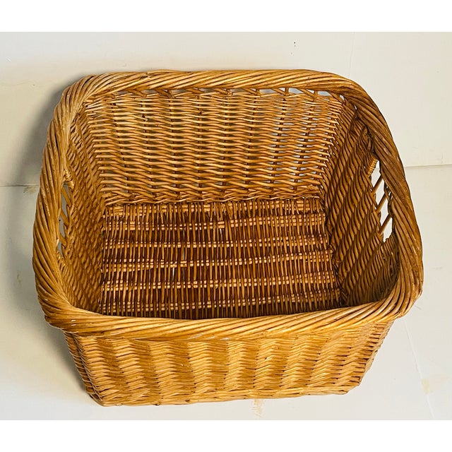 1950s Large Vintage French Market Handmade Wicker Basket For Sale - Image 5 of 6