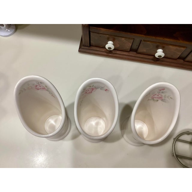 Ceramic 1980s Rare Pfaltzgraff Tea Rose Flatware Caddy Silverware Utensil Holder With Stand. Harder to Find Caddy. For Sale - Image 7 of 11