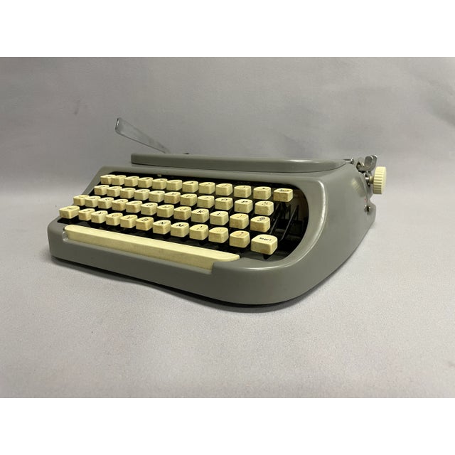 1960s Singer Scholastic Model T-4 Typewriter For Sale - Image 5 of 12