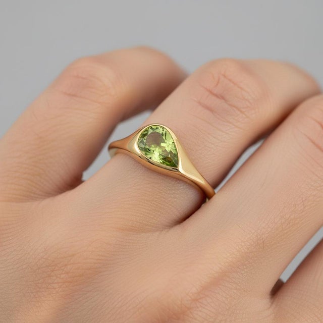 Pear Peridot East-West Ring, Size 7.5 For Sale - Image 4 of 10