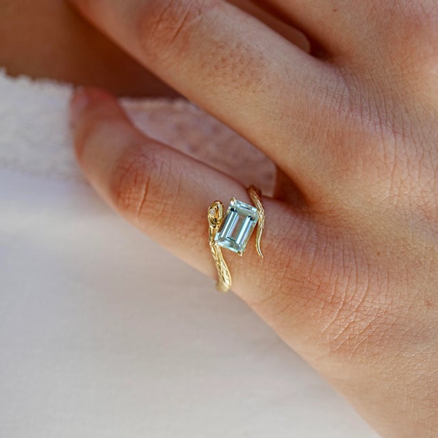 Kai Fine Jewelry Kai Snake Protection Emerald-Cut 2.03ctw Aquamarine & Diamond East-West Ring in 14k Solid Gold (All Sizes Available) For Sale - Image 4 of 6