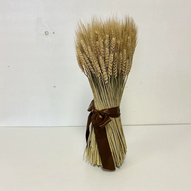Late 20th Century Vintage Boho Chic Rustic Thanksgiving Natural Wheat Sheaf Decorative Object Holiday Accent. For Sale - Image 5 of 11