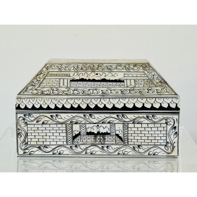 Traditional 20th Century Vizagapatam Dresser Box From India For Sale - Image 3 of 13
