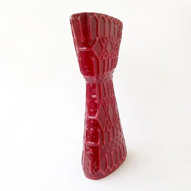 large ceramic vase with abstract decoration in relief in polished red enamel, signed by the company La Lucciola