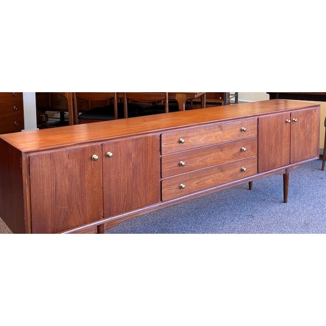 European Mid Century Modern Teak Credenza by Everest of Long Eaton, Nottingham, Uk c.1960 For Sale - Image 4 of 9