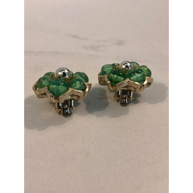 Green 1950s Kramer Green Rhinestone Floral Earrings, A Pair For Sale - Image 8 of 13