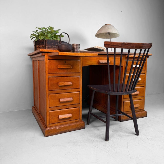 Atmospheric vintage French pedestal desk, also known as a bureau ministre, dating from the 1950s. Dimensions: height 80...