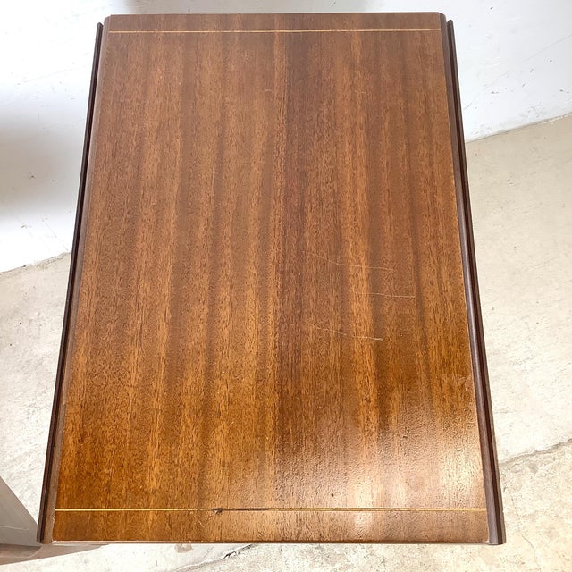 Pair of Federal Style Drop-Leaf Pembroke Side Tables For Sale In Philadelphia - Image 6 of 16