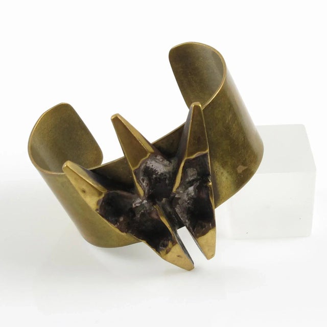 Abstract French Sculptor Henri Nogaret 1960s Brutalist Bronze Cuff Bracelet For Sale - Image 3 of 9