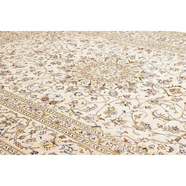 Textile Middle Eastern Rug in Pure Wool For Sale - Image 7 of 11