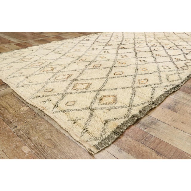 Vintage Berber Beni Ourain Moroccan Rug - 05'07 X 09'09 For Sale In Dallas - Image 6 of 10
