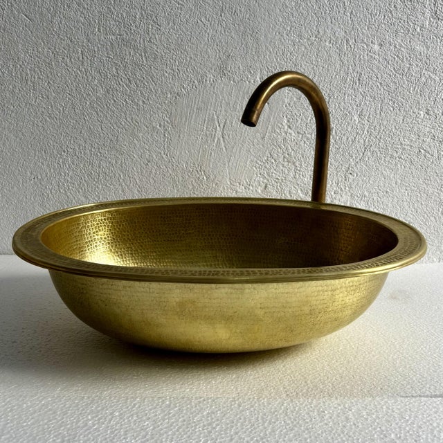 Experience Home Renovation Elegance with Our Hammered Oval Brass Sink Transform your bathroom with the timeless elegance...