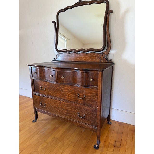1900 - 1909 Antique American Tiger Oak Serpentine Dresser With Swing Mirror C. 1900-1915 For Sale - Image 5 of 5
