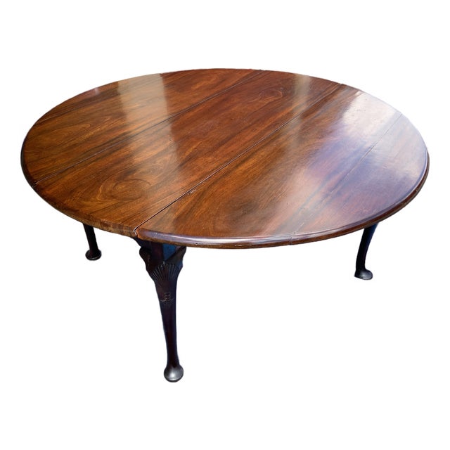 Late 18th Century Queen Anne Drop Leaf Dining Table For Sale
