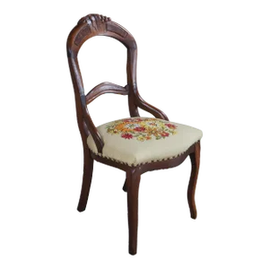 Early 20th Century Antique Victorian Walnut Needlepoint Balloon Back Parlor Dining Side Chair