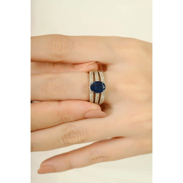 Metal 18k Gold Art Deco Solitaire Blue Sapphire & Diamond Cocktail Band Ring Size 6.5 For Sale - Image 7 of 12