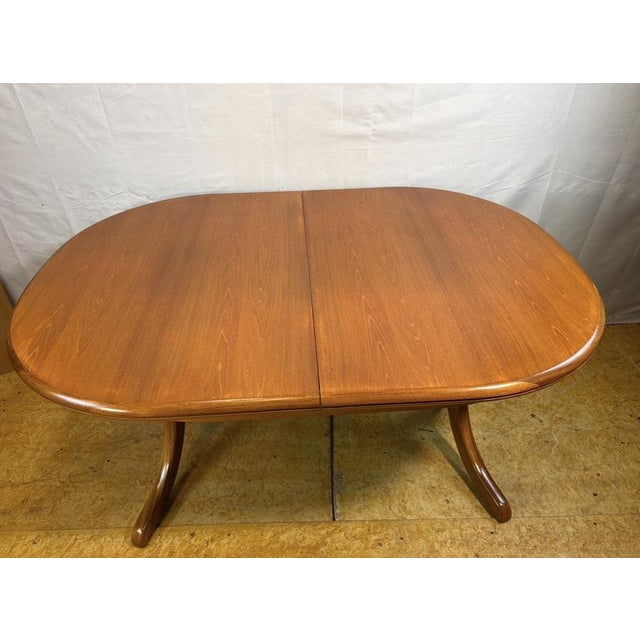 Mid-Century Danish Oval Extending Dining Table in Teak, 1960-1970 For Sale - Image 4 of 8