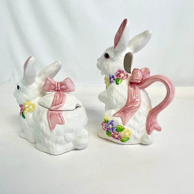 Ceramic Mid-Century Trompe L’Oeil Hollywood Regency Majolica Bunny Creamer and Sugar Bowl - A Pair, Easter For Sale - Image 7 of 11